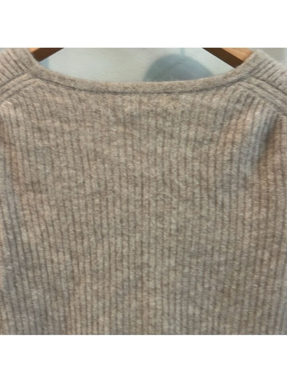 41 Hawthorn cashmere ribbed Vneck neutral beige soft classic sweater Large - Picture 8 of 8